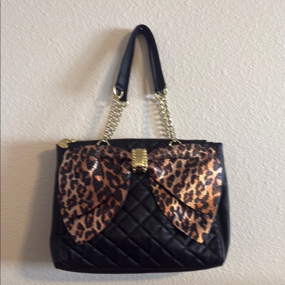 Like New Betsy Johnson Leopard Print Bow Black Quilted Handbag